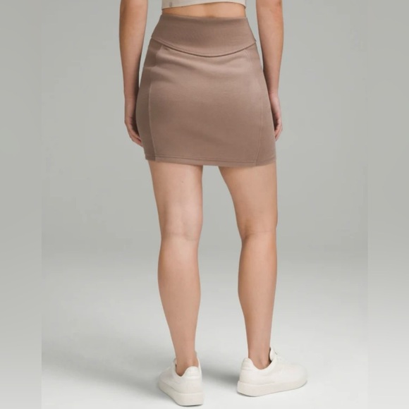 Lululemon Scuba High Rise Mini Skirt size Large Burgundy Red NWT - Picture 5 of 6